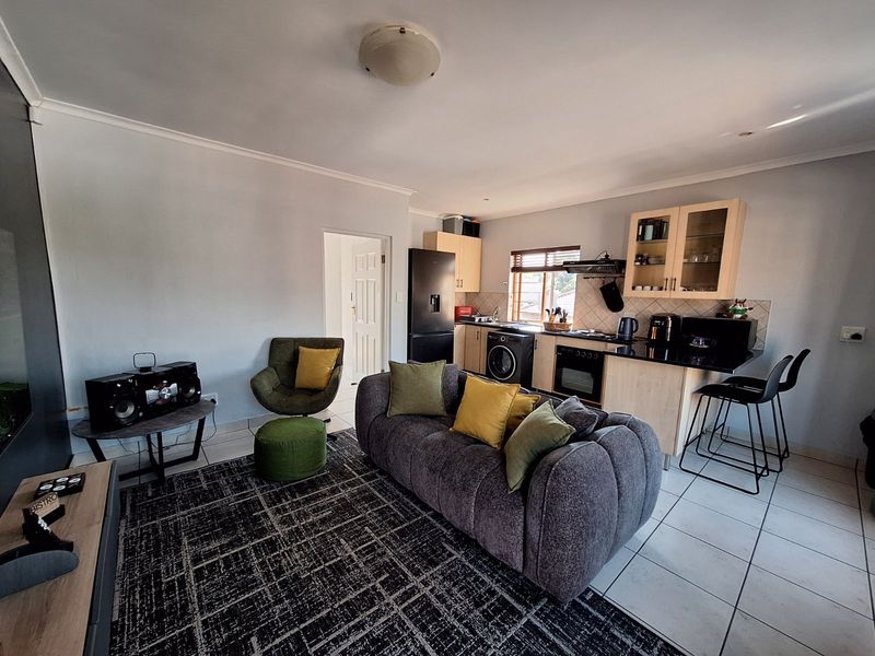 Townhouse For Sale in Moregloed - Photo 7