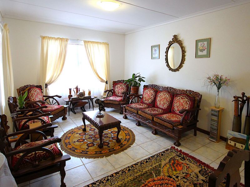 House For Sale in Fraaiuitsig - Photo 4