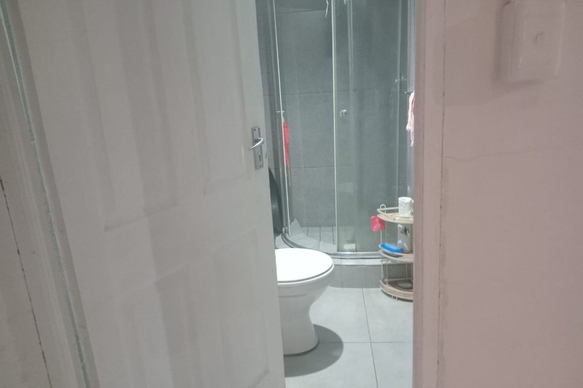 House For Sale in Kwanonqaba - Photo 3