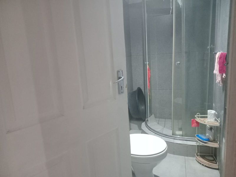 House For Sale in Kwanonqaba - Photo 4