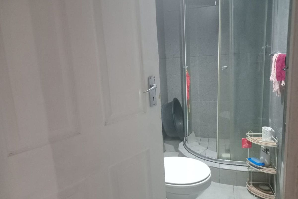 House For Sale in Kwanonqaba - Photo 4
