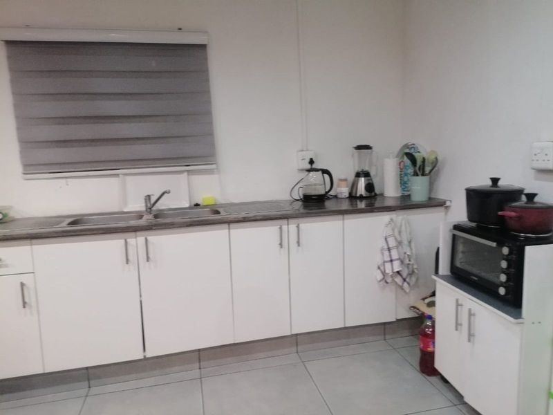 House For Sale in Kwanonqaba - Photo 10