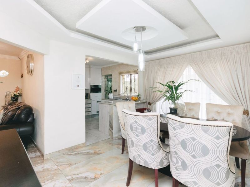 House For Sale in Meadowlands - Photo 6