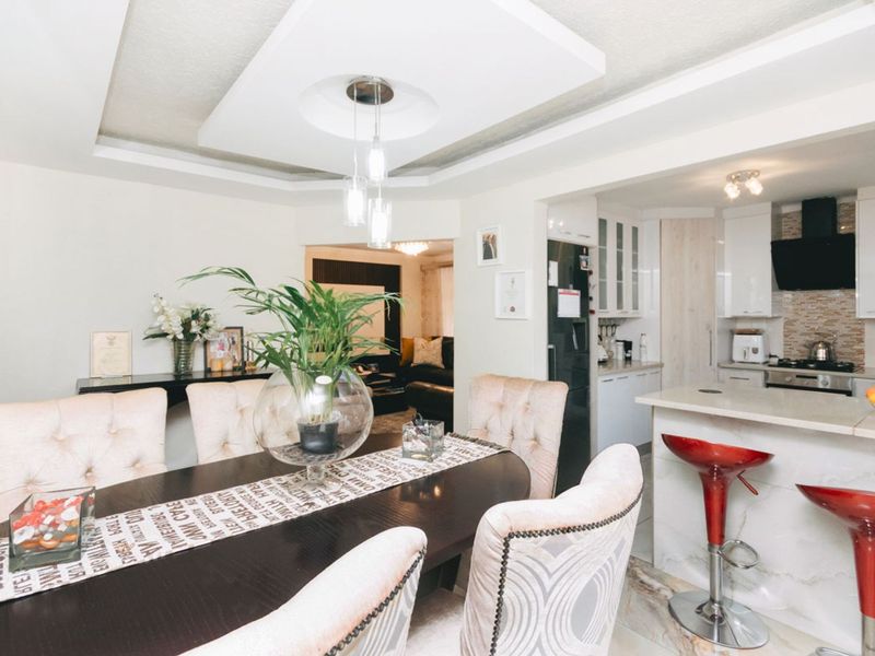 House For Sale in Meadowlands - Photo 5
