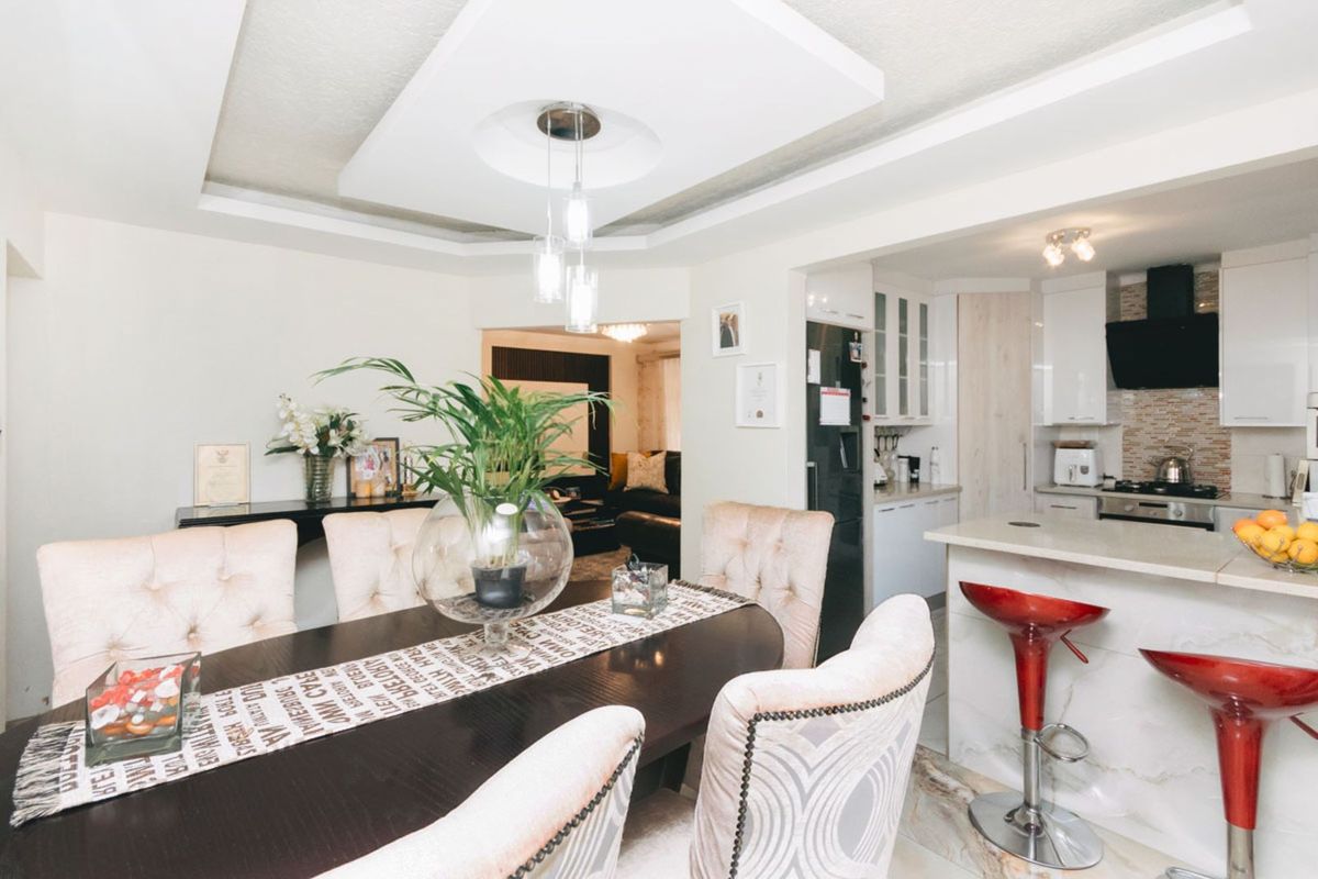 House For Sale in Meadowlands - Photo 5
