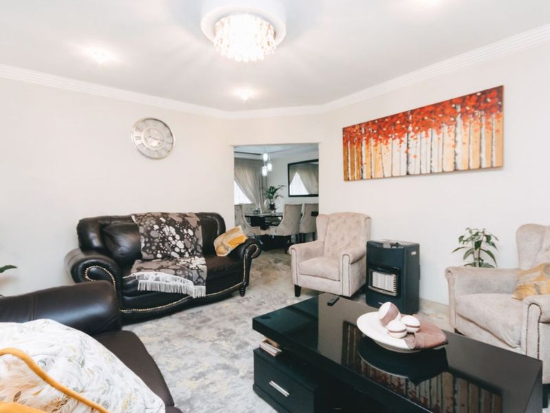 House For Sale in Meadowlands - Photo 9