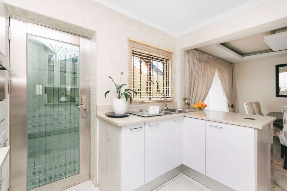 House For Sale in Meadowlands - Photo 3