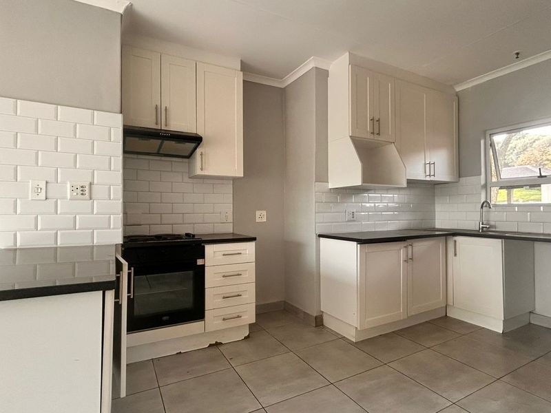 Apartment To Rent in Bryanston - Photo 2