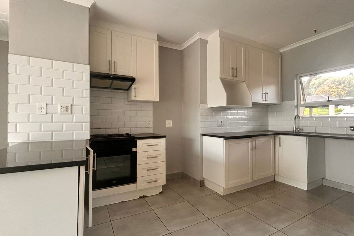 Apartment To Rent in Bryanston - Photo 2