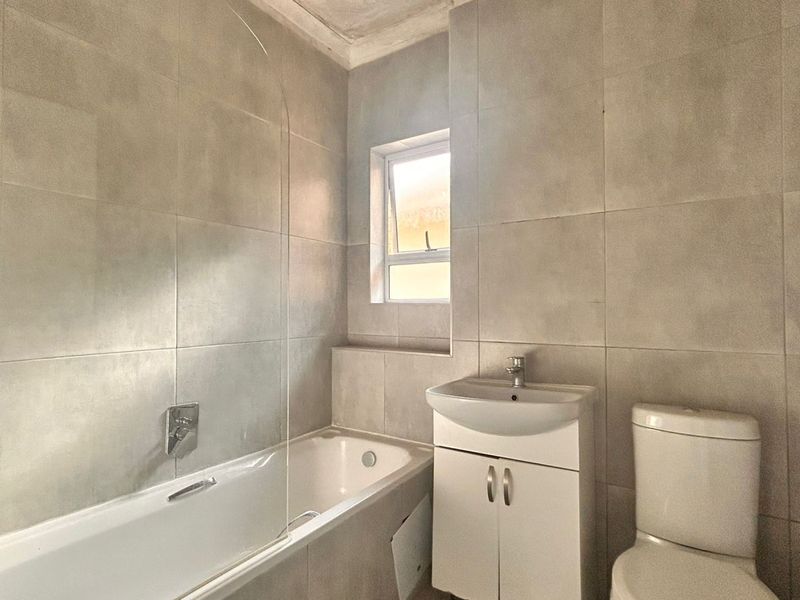 Apartment To Rent in Bryanston - Photo 8