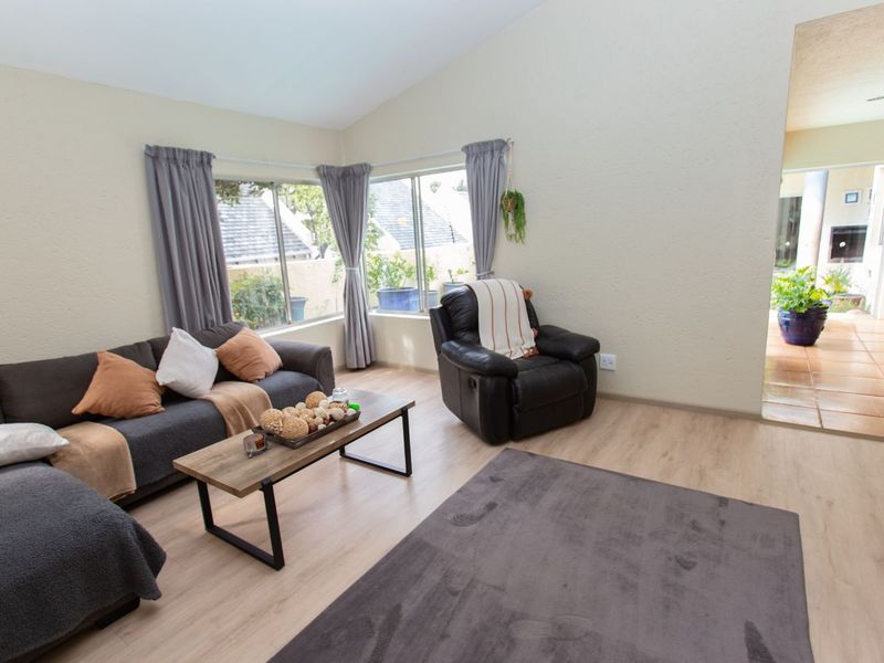 House To Rent in Bryanston - Photo 5