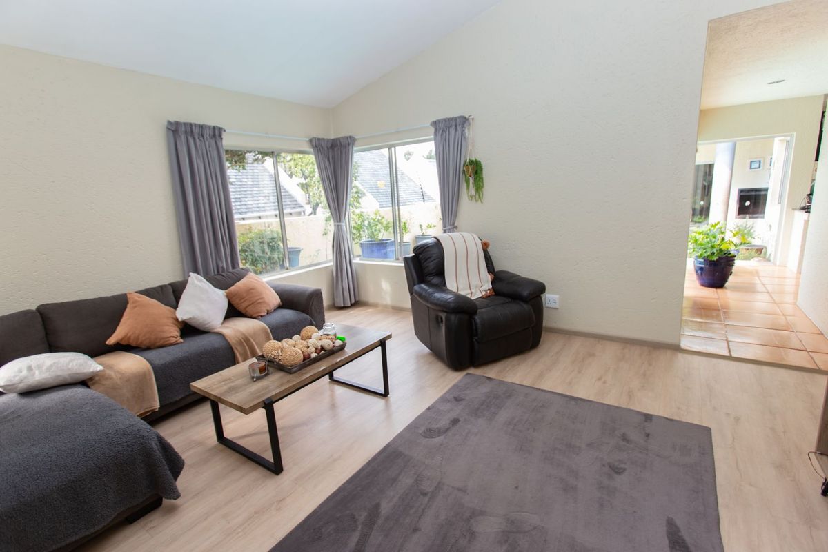 House To Rent in Bryanston - Photo 5