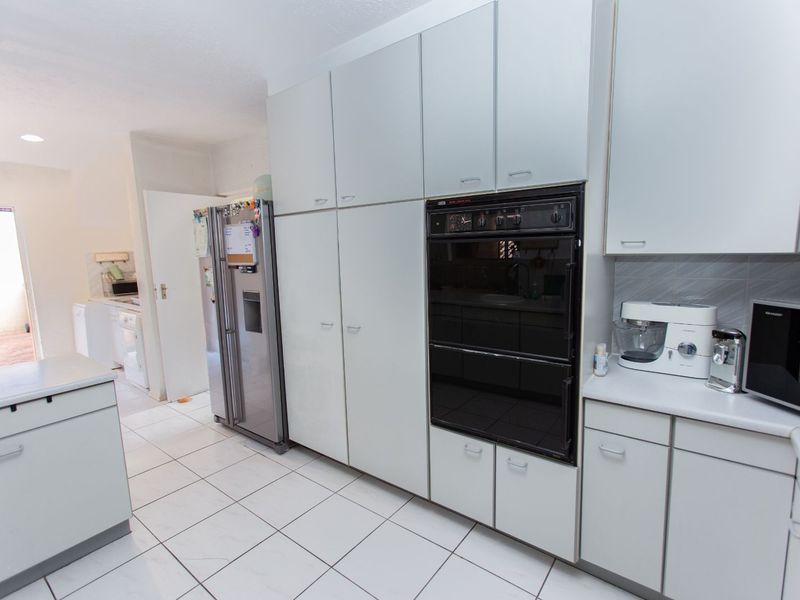 House To Rent in Bryanston - Photo 10