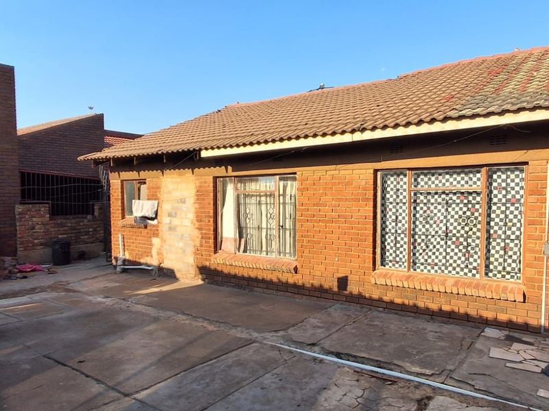 House For Sale in Soshanguve Ext - Photo 8