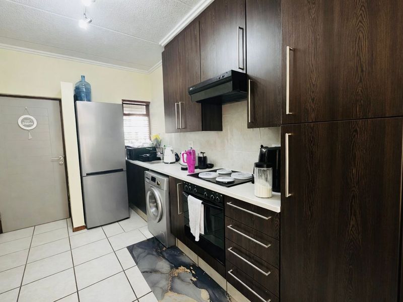 Apartment For Sale in Beverley - Photo 2