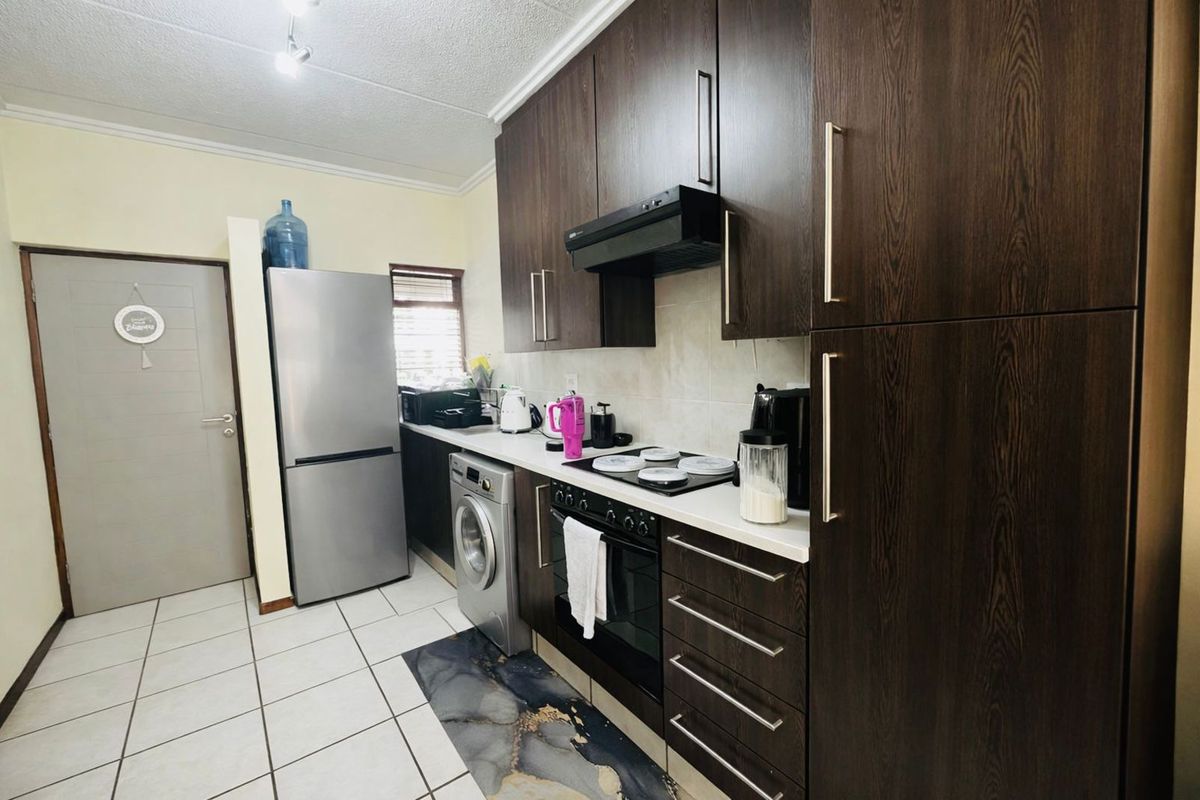 Apartment For Sale in Beverley - Photo 2