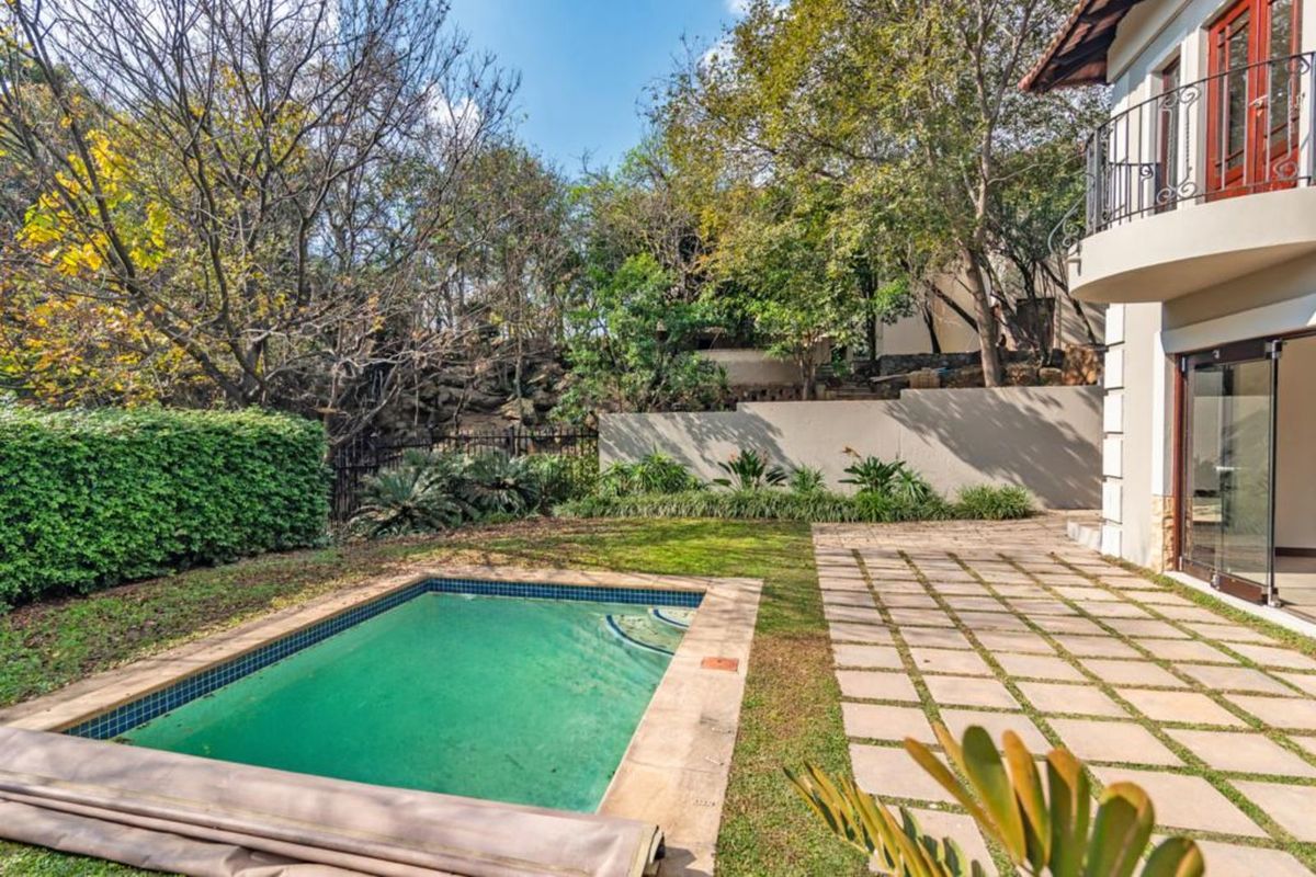 House To Rent in Douglasdale - Photo 3