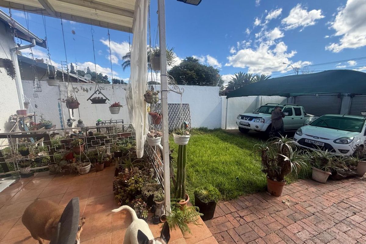 House For Sale in Albertville - Photo 2