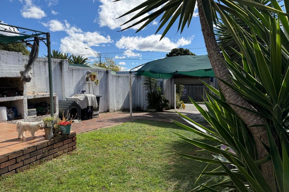House For Sale in Albertville - Photo 3