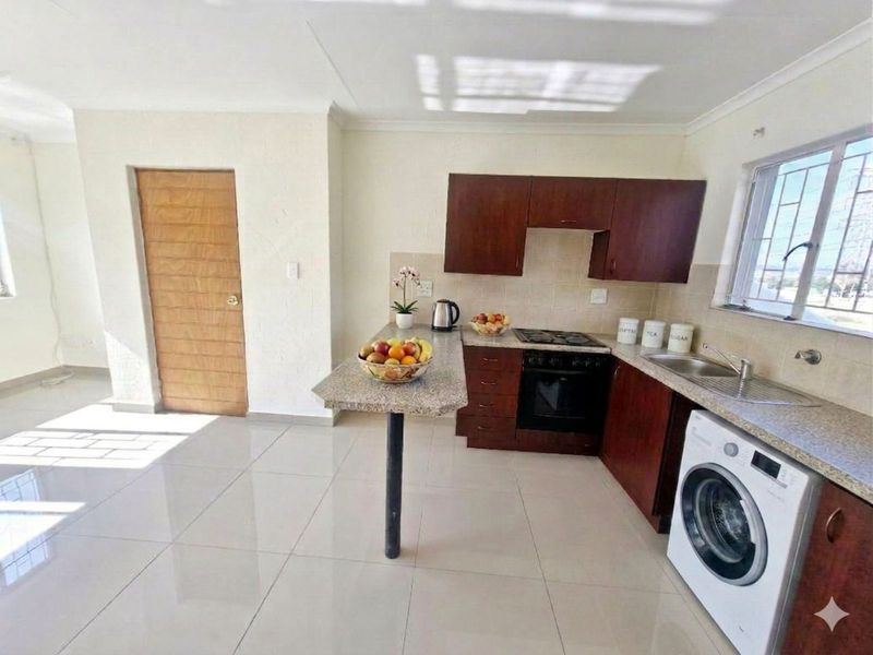 Apartment For Sale in Greenstone Hill - Photo 4