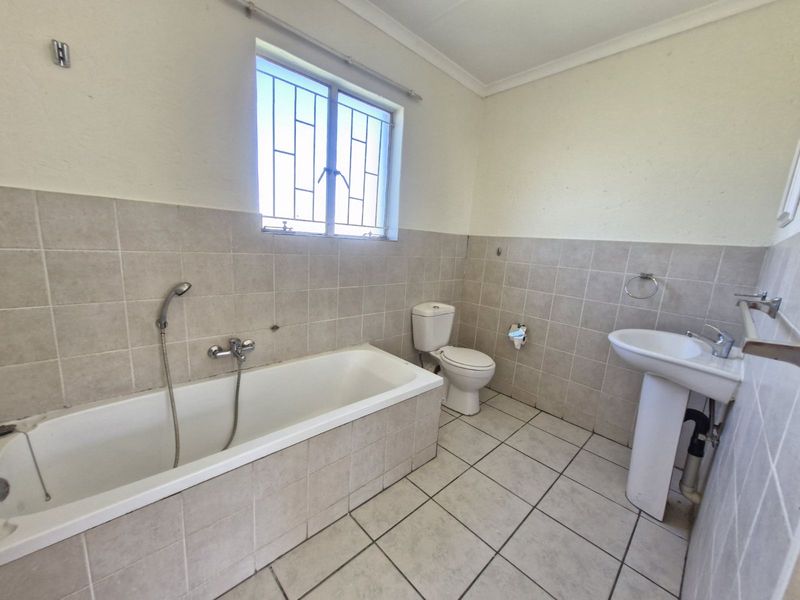 Apartment For Sale in Greenstone Hill - Photo 6