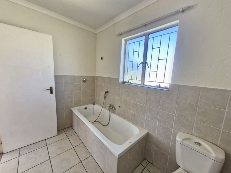 Apartment For Sale in Greenstone Hill - Photo 5