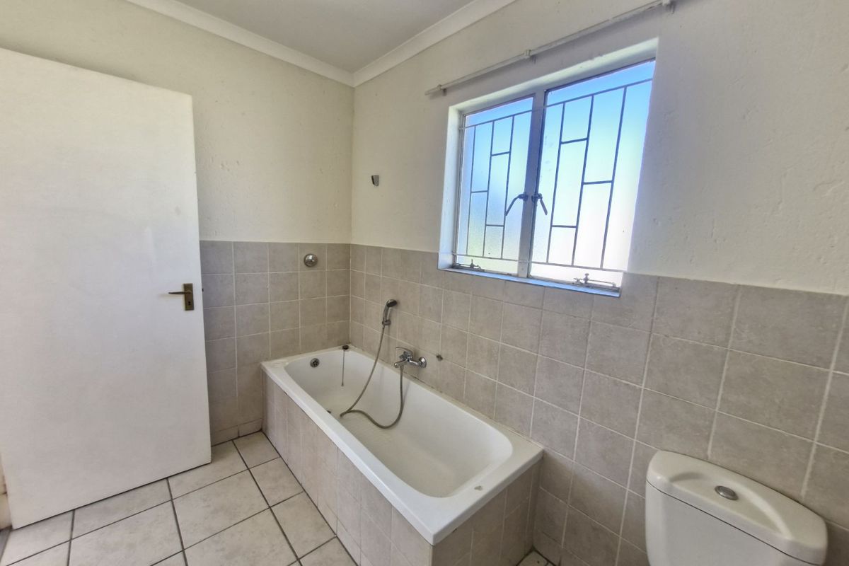 Apartment For Sale in Greenstone Hill - Photo 5