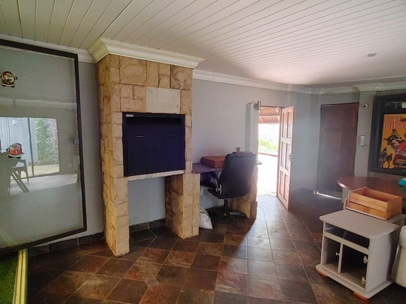 House For Sale in Albertville - Photo 4