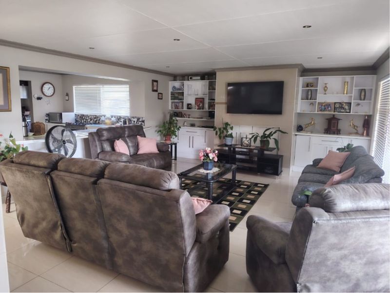 House For Sale in Reebok - Photo 4