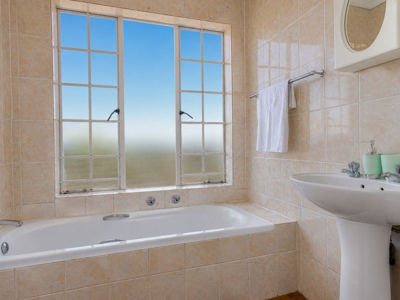 Townhouse For Sale in Wilgeheuwel - Photo 9