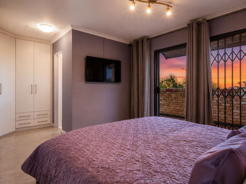 Townhouse For Sale in Wilgeheuwel - Photo 8