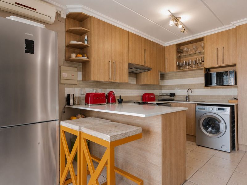 Townhouse For Sale in Wilgeheuwel - Photo 3