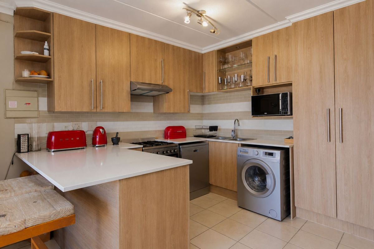 Townhouse For Sale in Wilgeheuwel - Photo 5