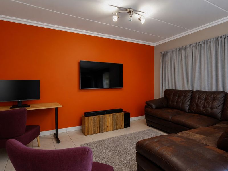 Townhouse For Sale in Wilgeheuwel - Photo 6