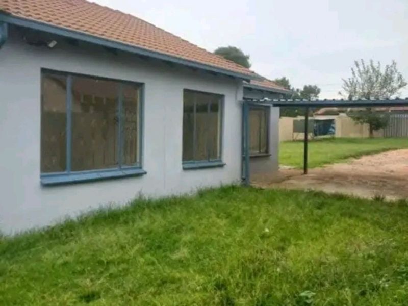 House For Sale in Norkem Park - Photo 2