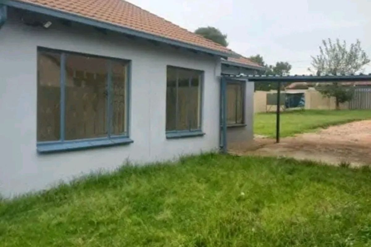 House For Sale in Norkem Park - Photo 2