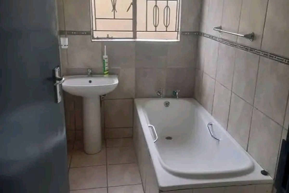 House For Sale in Norkem Park - Photo 5