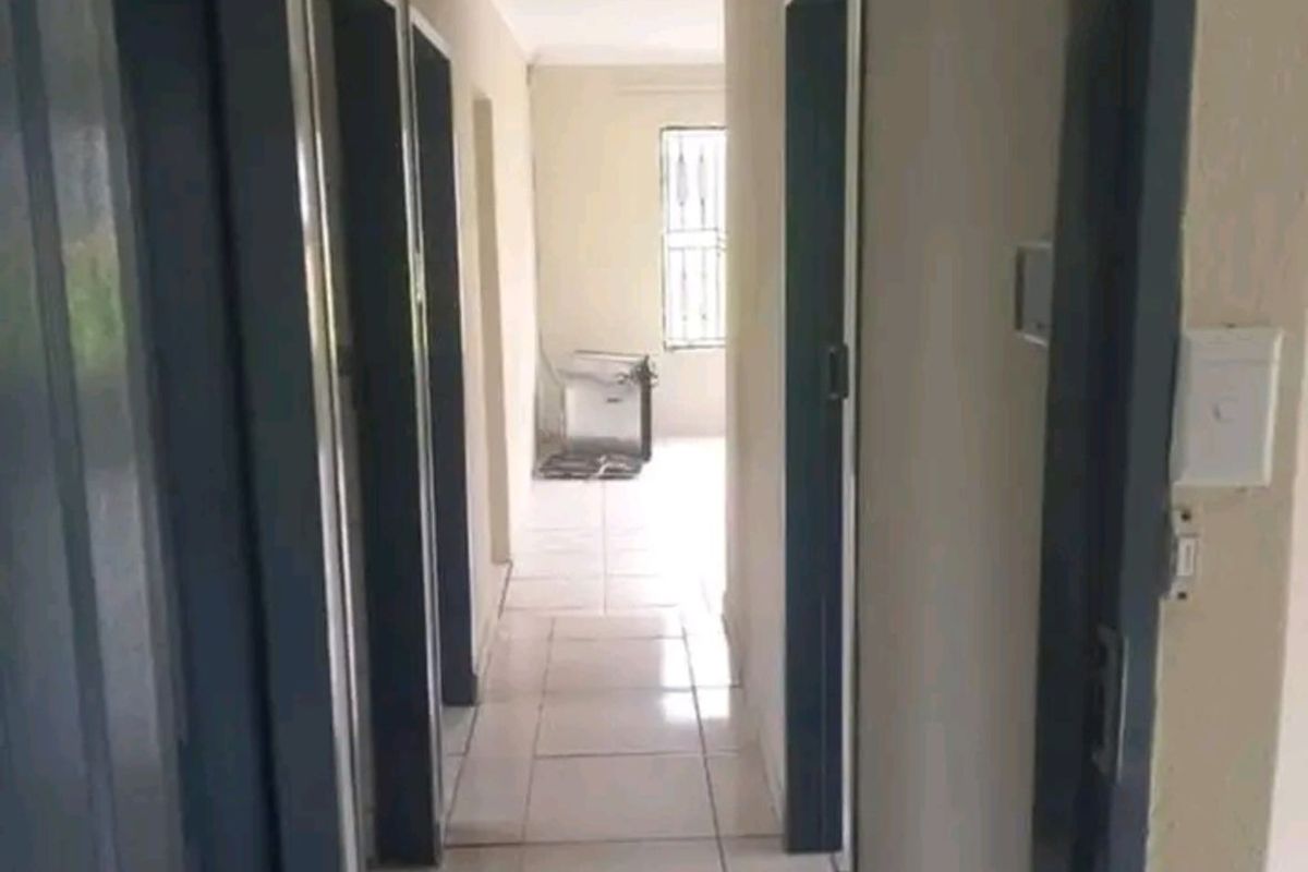 House For Sale in Norkem Park - Photo 4