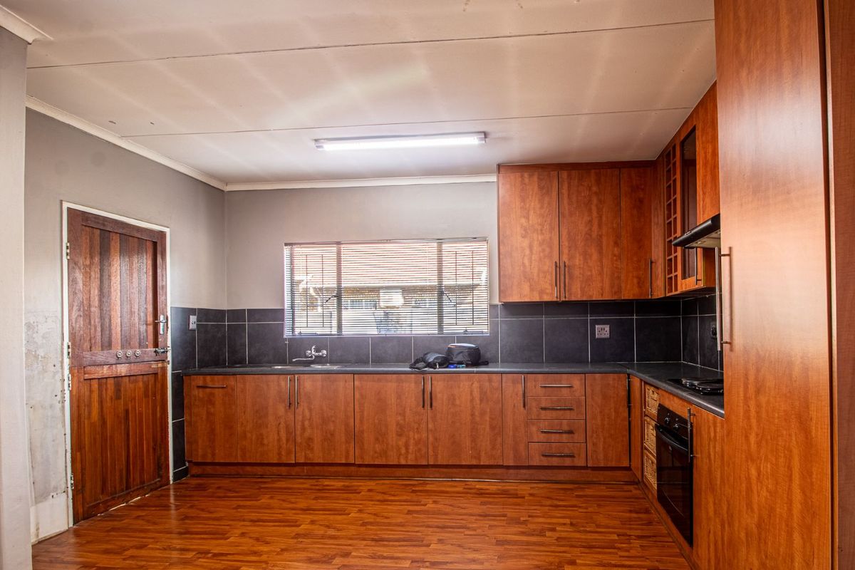 House For Sale in Sinoville - Photo 5