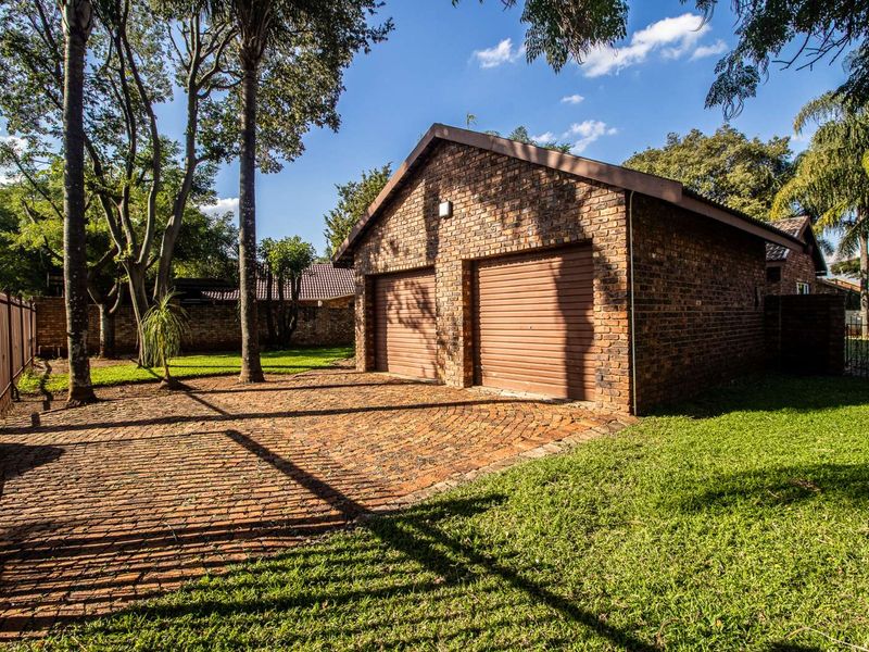 House For Sale in Sinoville - Photo 2