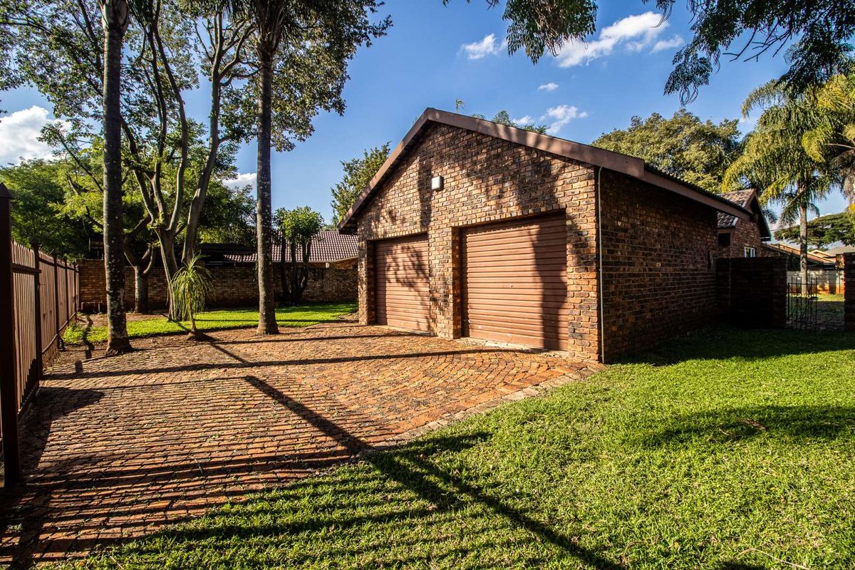 House For Sale in Sinoville - Photo 2