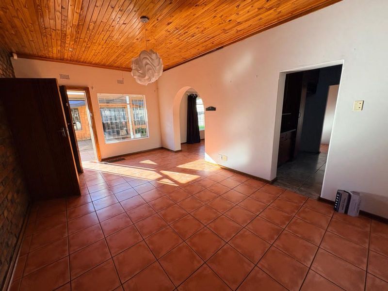 House For Sale in Rhodesdene - Photo 3