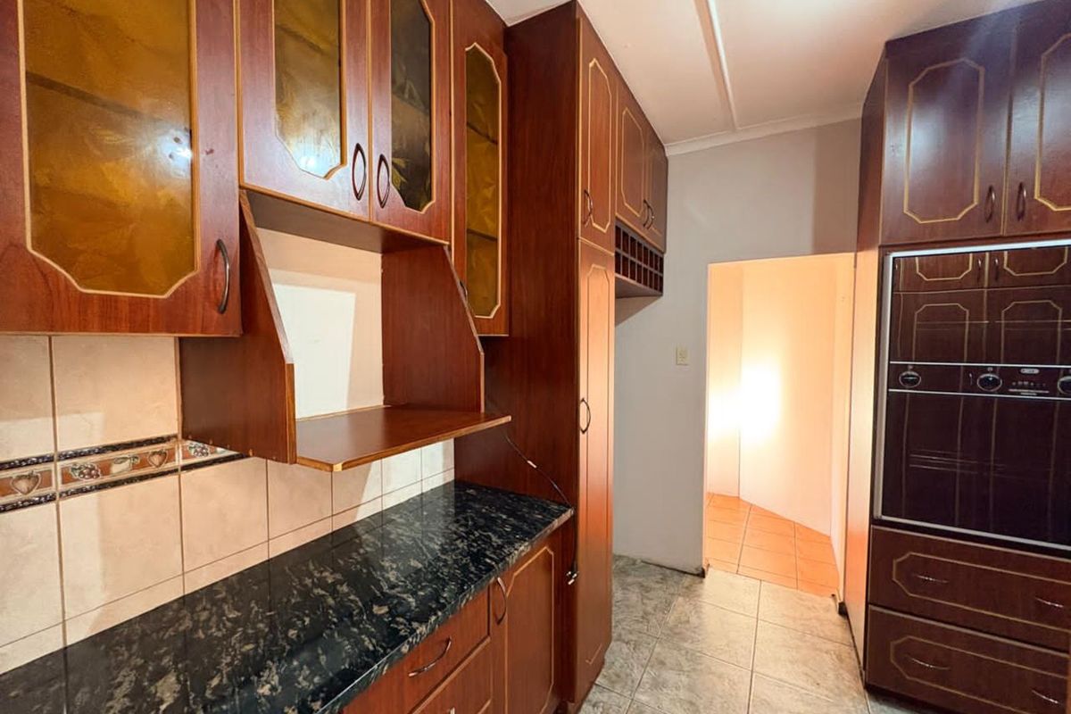 House For Sale in Rhodesdene - Photo 4