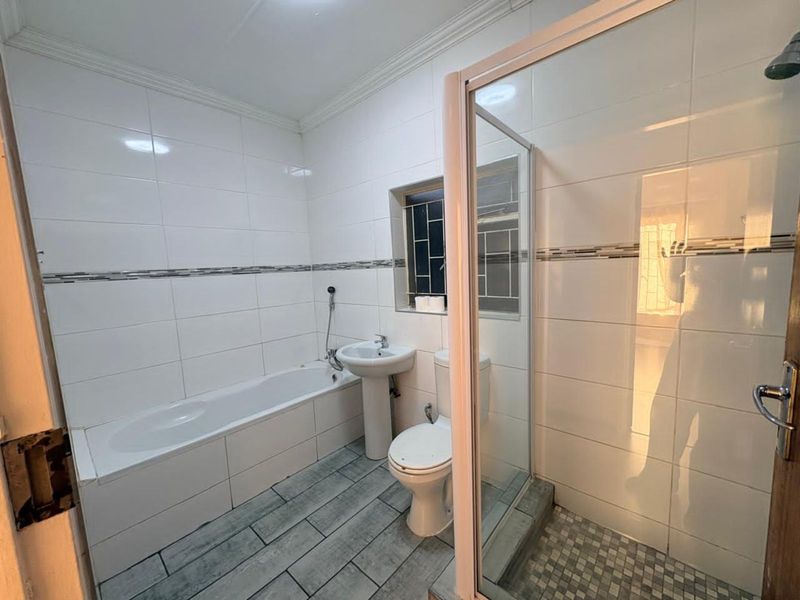 House For Sale in Rhodesdene - Photo 10