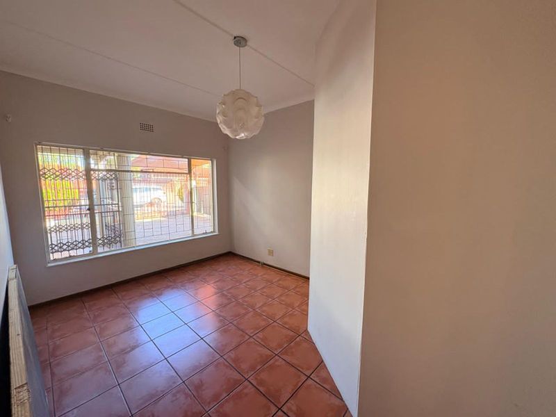 House For Sale in Rhodesdene - Photo 8