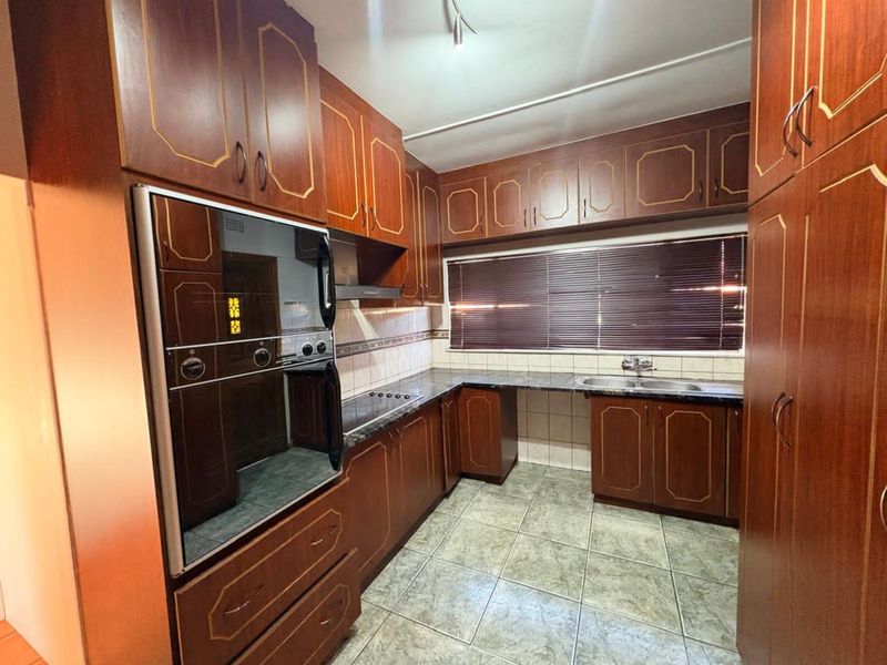 House For Sale in Rhodesdene - Photo 5