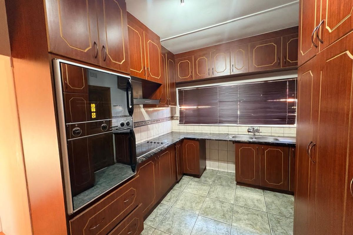 House For Sale in Rhodesdene - Photo 5