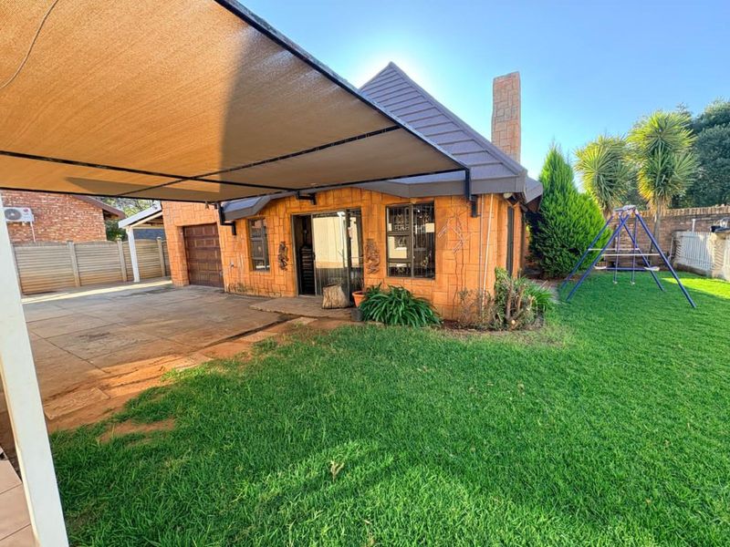 House For Sale in Rhodesdene - Photo 1
