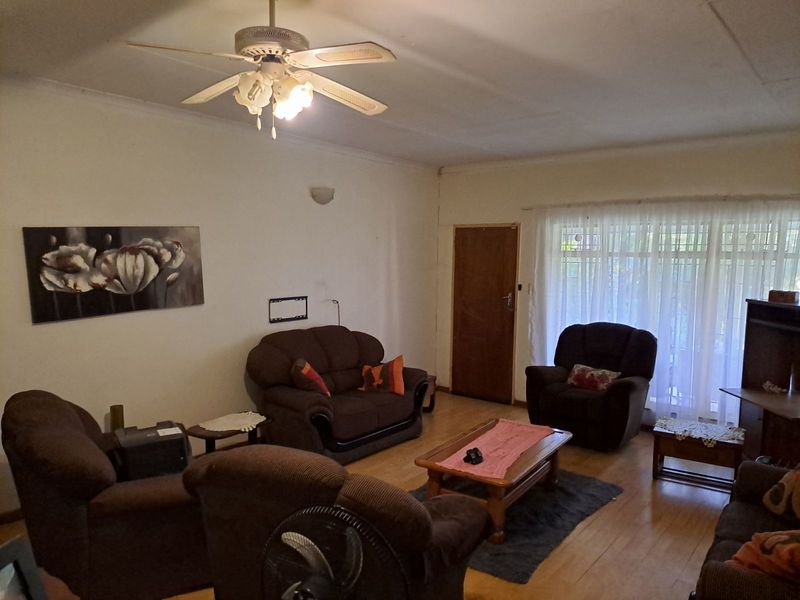 Townhouse For Sale in Modimolle Central - Photo 2