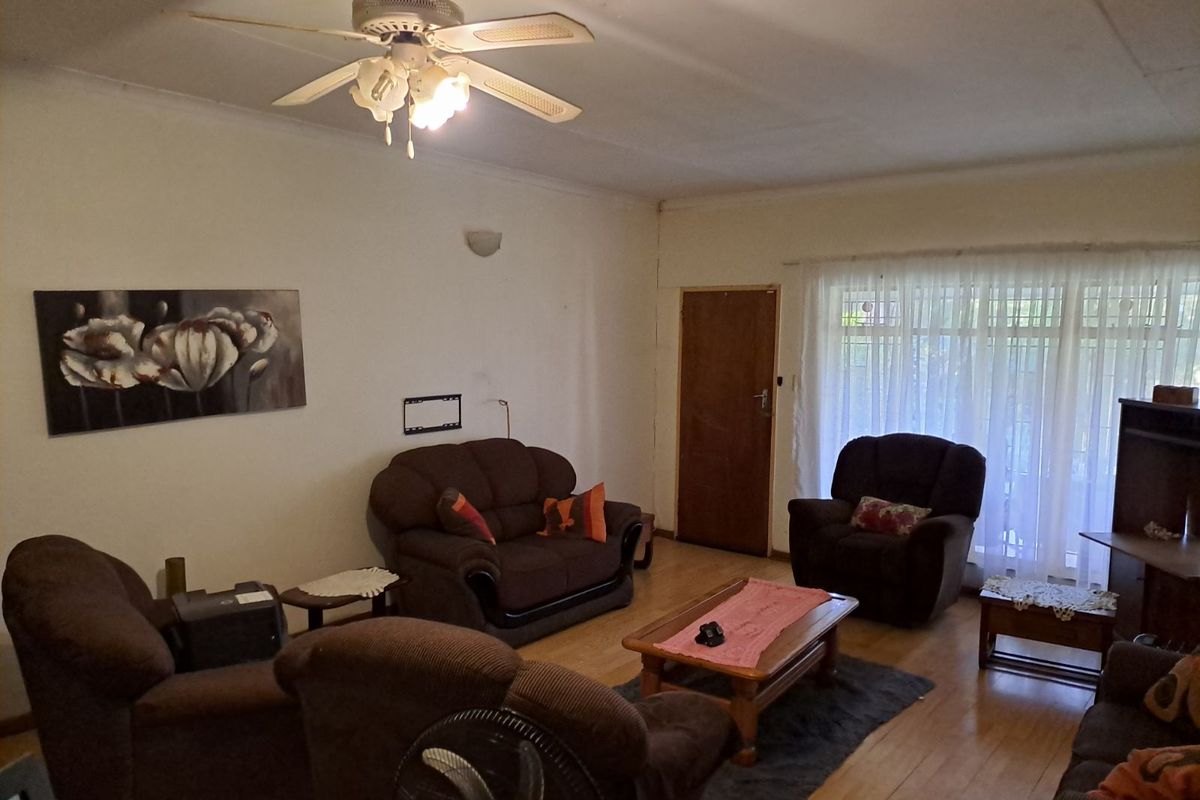 Townhouse For Sale in Modimolle Central - Photo 2